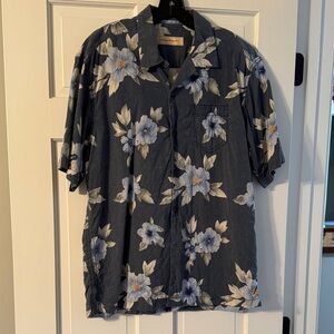 Tommy Bahama Gray/Blue Floral Button 100% Silk Button Down Shirt. Size M